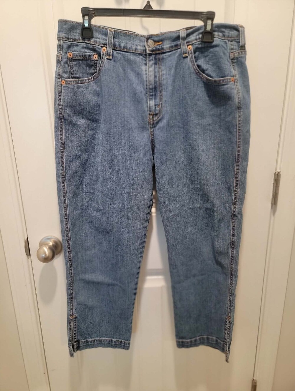 Levi's Plus Size 16 Classic Denim Blue Jean Capris 24" Inseam 18 " Waist